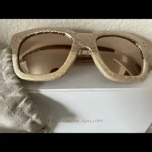 Linda Farrow exclusive snake skin D frame sunglasses two toned gold and cream. Linda Farrow | Accessories | Linda Farrow Exclusive Snake  main image 2